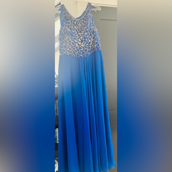 Prom/Graduation dress. - Picture 3 of 3